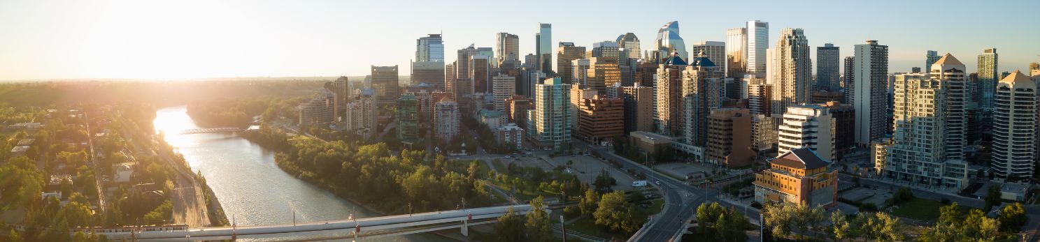 Vue panoramique aérienne d'un magnifique paysage urbain moderne de Calgary 